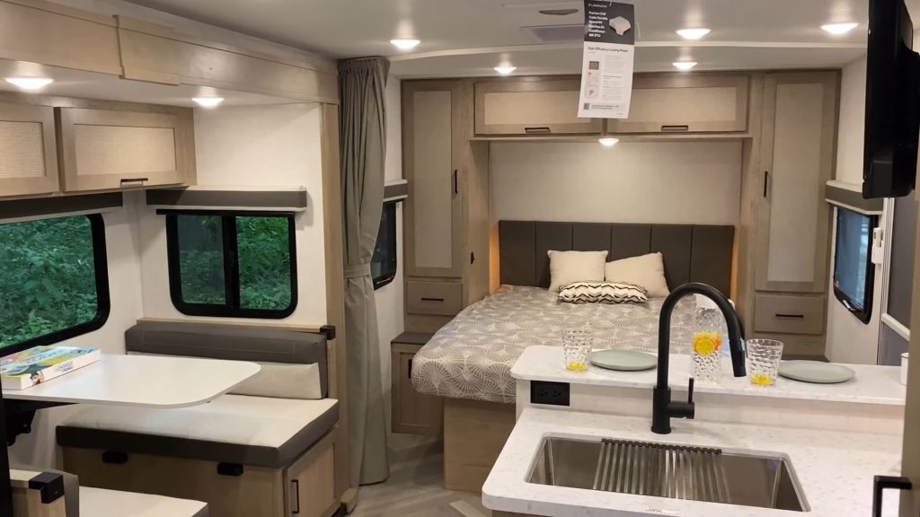 2024 E Series 22ETS bedroom