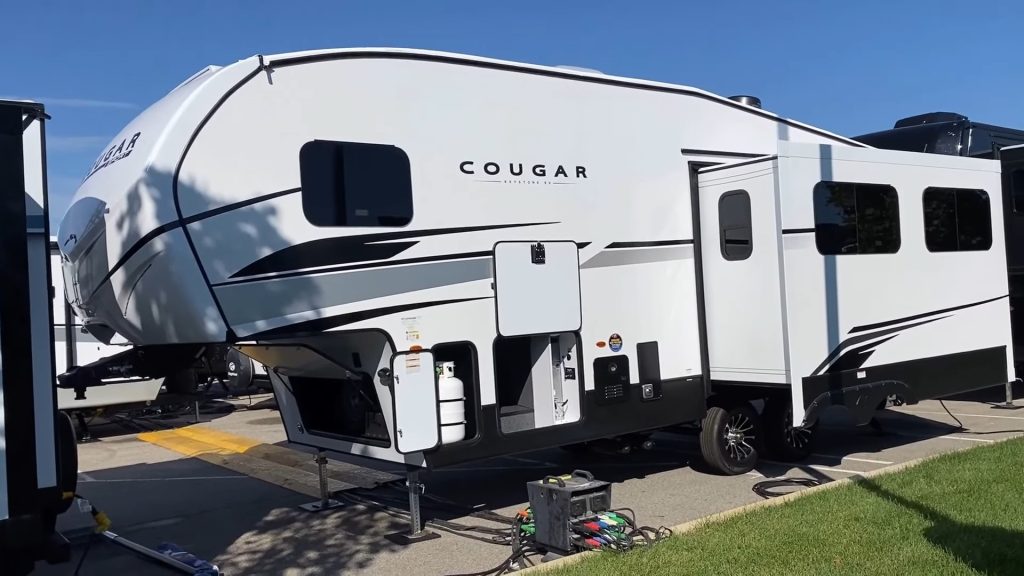 2024 Cougar 2400RE exterior