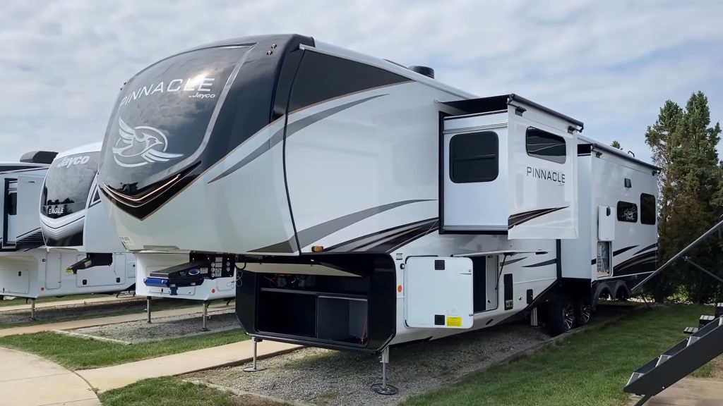 2024 Pinnacle 36FBTS exterior