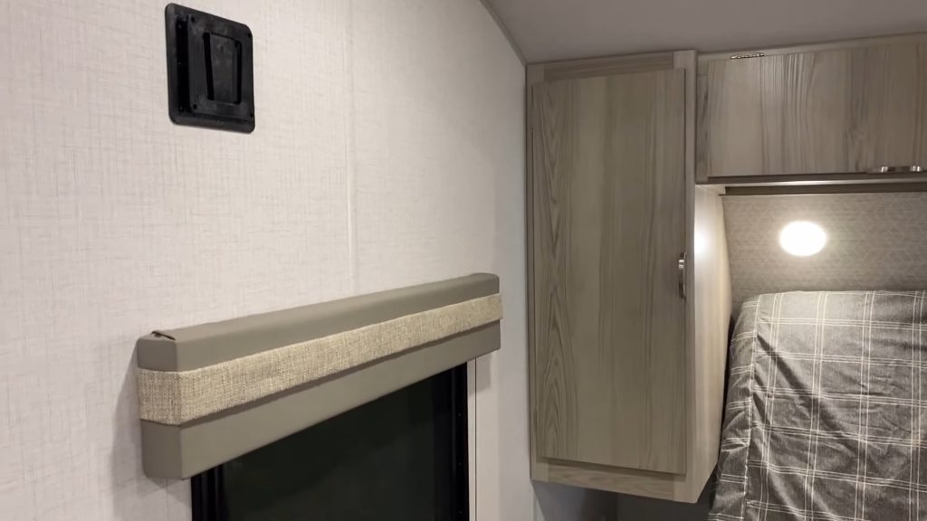 2024 FSX 262VC bedroom