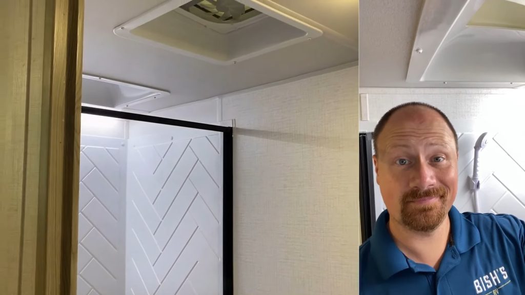 2024 FSX 262VC bathroom