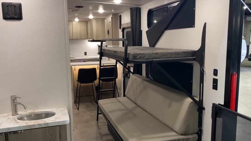 2024 FSX 262VC living