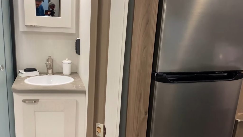 2024 MPG 2100RB road mode