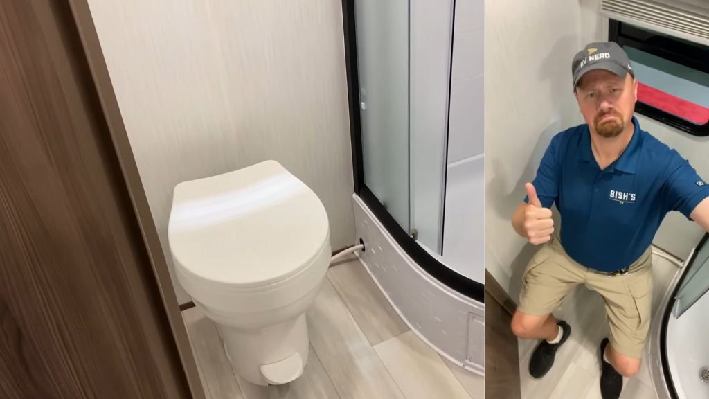 2024 MPG 2100RB bathroom