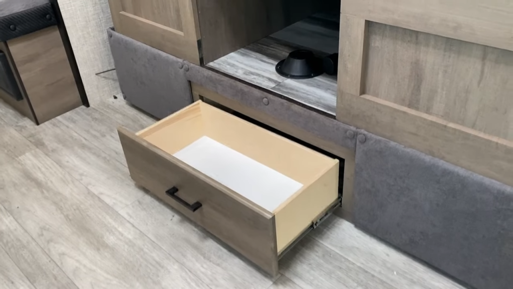 Dinette storage drawer in slx 184bs
