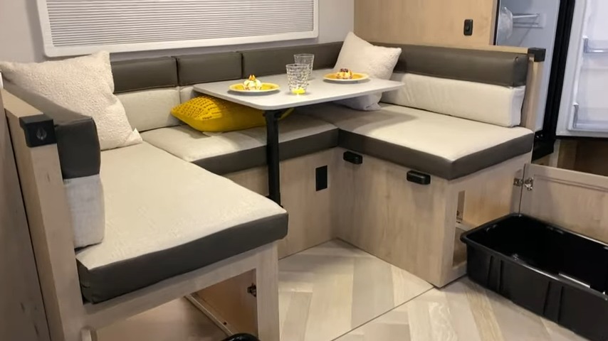 dinette in ember 24msl