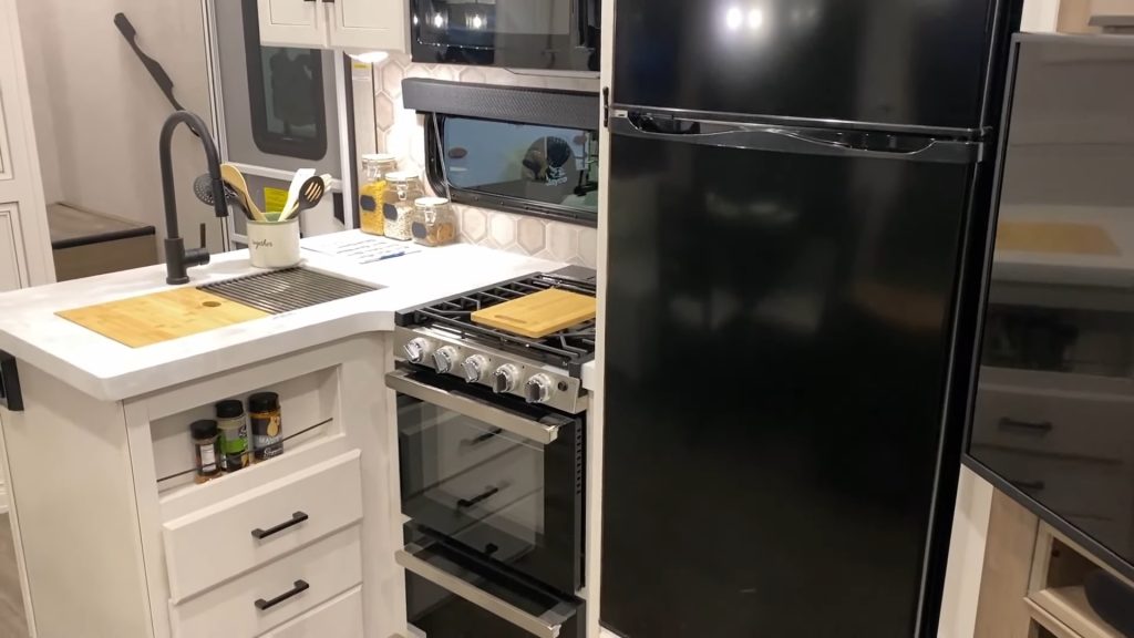 2024 Jayco Eagle 29.5BHDS kitchen
