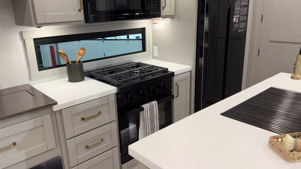 Brinkley RV Z 3110 Kitchen