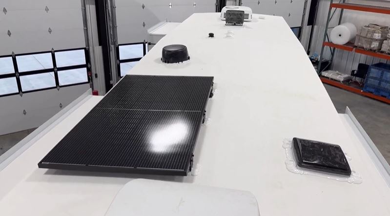 solar panels of Z 3400 5th wheel