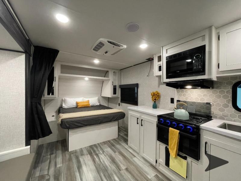 Bed and kitchen of 20FBS