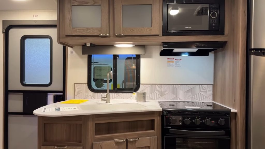 2024 MPG 3100BH kitchen