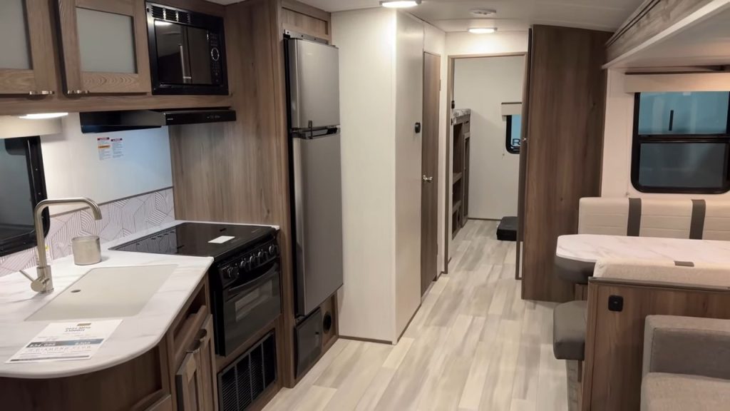 2024 MPG 3100BH kitchen