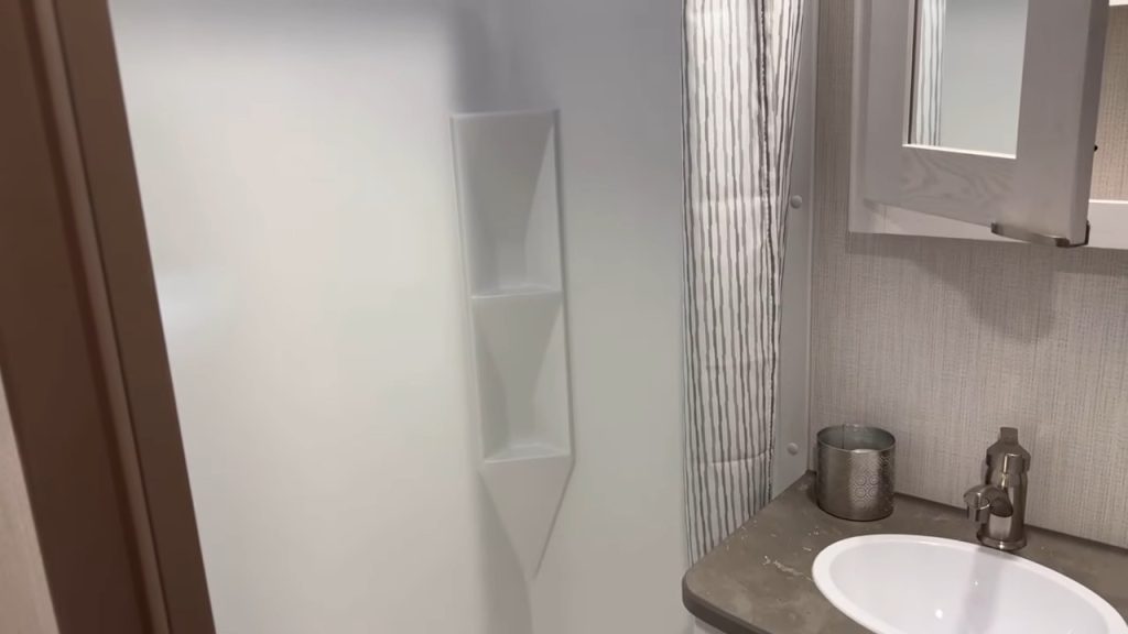 2024 MPG 3100BH bathroom