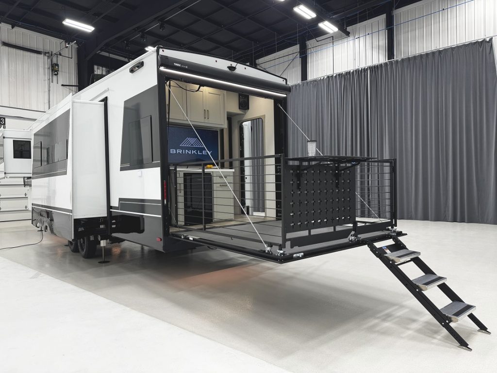 Brinkley Model Z 3420 Rear Patio and Bar