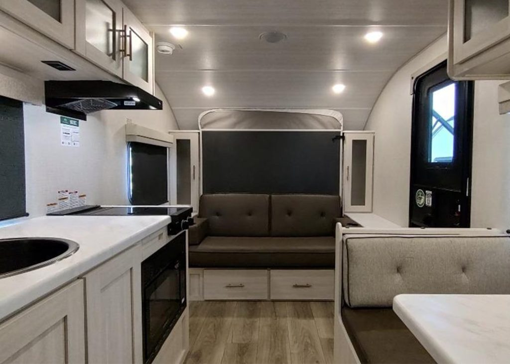 Murphey Queen Bed of Forest River R-Pod 200